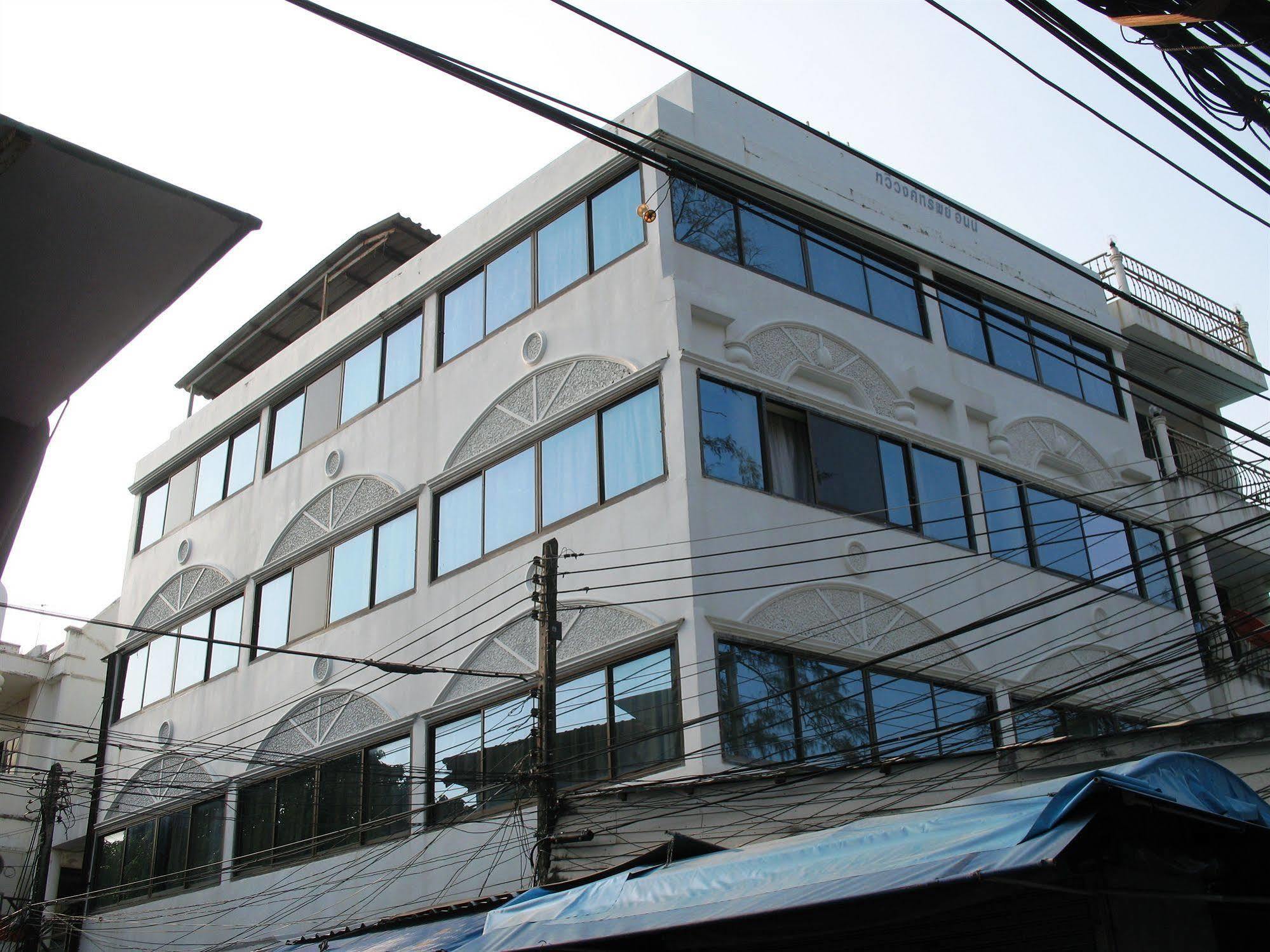 Patong Beach Bed And Breakfast Exterior photo